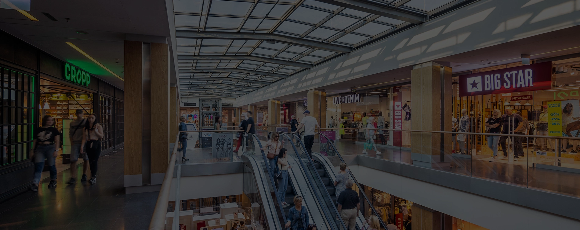 zdjęcie wnętrza centrum handlowego wzorcownia